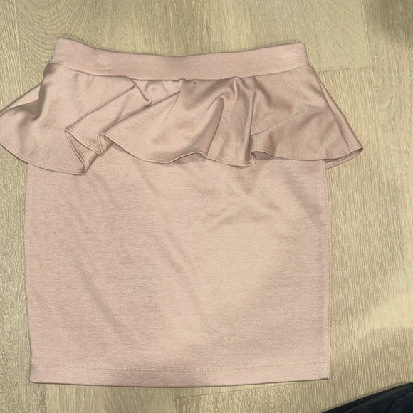 Pale pink skirt - Picture 3 of 3